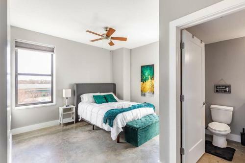 Apartamento ?best 2bdr Loft! Restaurant Attached? Walk To Mass
