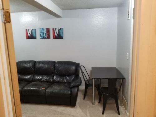 Villa Completebnb Presents Mkt718, Epigrammatic 2br 1 Bath Lower Unit