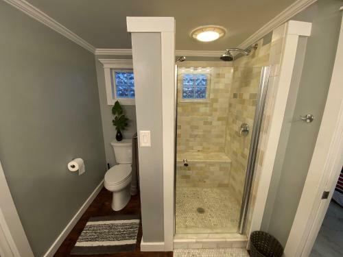 Here It Is! Cool Cape Cod-3 Br-2.5 Bath-12 Guests