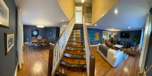 Here It Is! Cool Cape Cod-3 Br-2.5 Bath-12 Guests