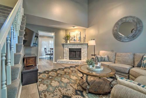 Modern Townhome With Fireplace Near Stoll Park