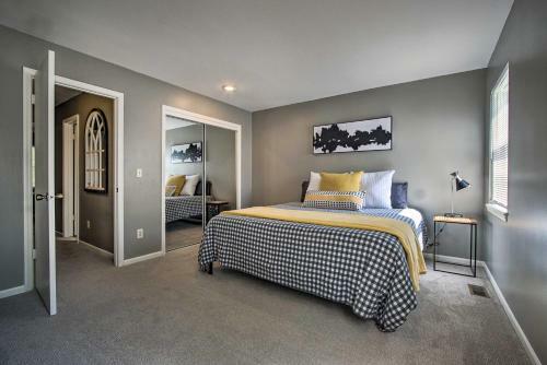 Modern Townhome With Fireplace Near Stoll Park