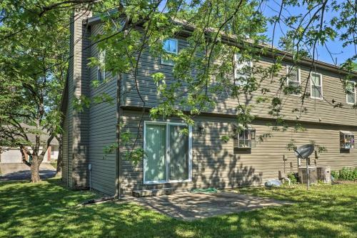 Modern Townhome With Fireplace Near Stoll Park