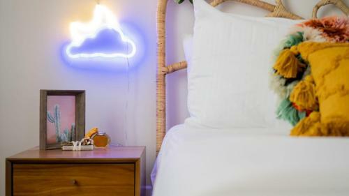 Apartamento Pickle Factory Neon Lights Studio