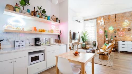 Apartamento Pickle Factory Neon Lights Studio