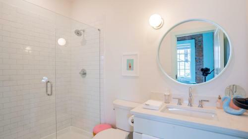 Apartamento Pickle Factory Soda Pop Whimsical Fun Studio