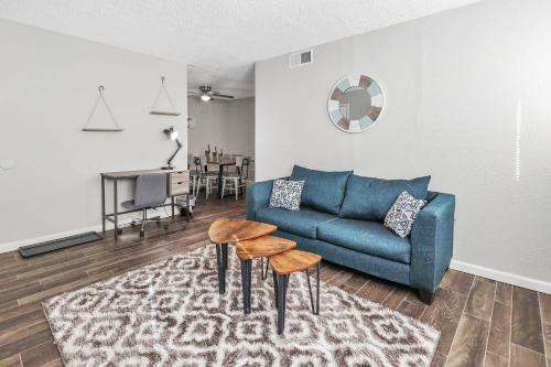 Entire Apartment With 75 Walk Score Getaway