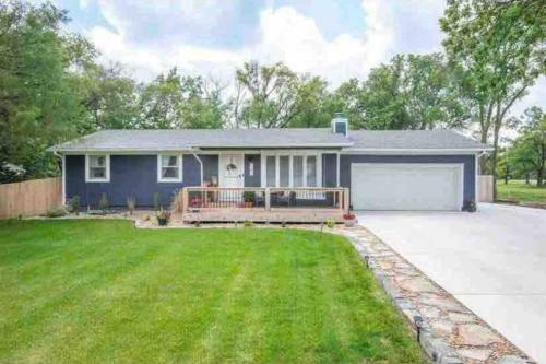 Renovated Oasis, 4 Bedroom/outdoor Dining