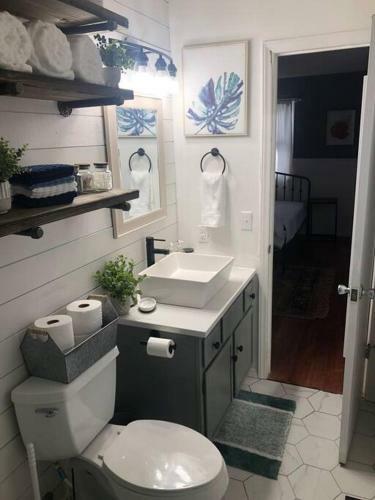 Renovated Oasis, 4 Bedroom/outdoor Dining