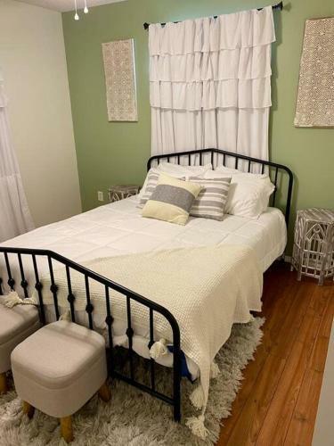 Renovated Oasis, 4 Bedroom/outdoor Dining
