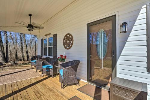 Quaint Creekside Cottage With Porch And Backyard!