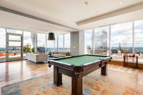 Apartamento Elegant 2br Condo With Sky Pool By Cozysuites