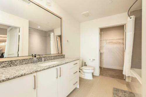 Apartamento Elegant 2br Condo With Sky Pool By Cozysuites