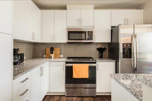 Apartamento Elegant 2br Condo With Sky Pool By Cozysuites