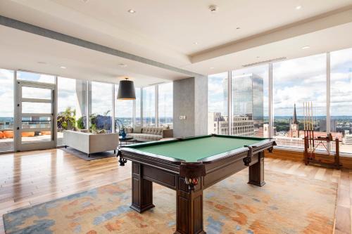 Apartamento Two Luxurious Highrises On The Same Floor By Cozysuites