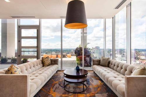 Apartamento Two Luxurious Highrises On The Same Floor By Cozysuites