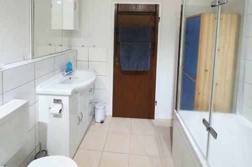 Apartamento 2 Zimmer Handwerkerwohnung Mit K�che Und Wlan