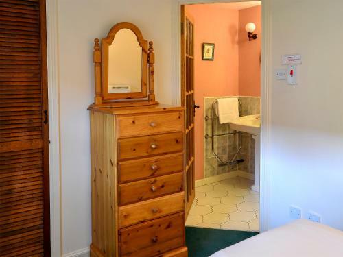Busy Lizzie Cottage