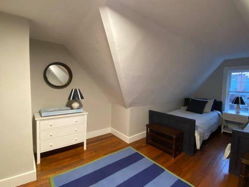 Spectacular Location Two Bedroom State Circle Apartment