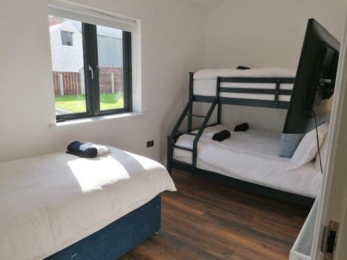 Lovely 3-bed Cabin In Meigh