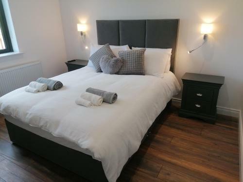 Lovely 3-bed Cabin In Meigh