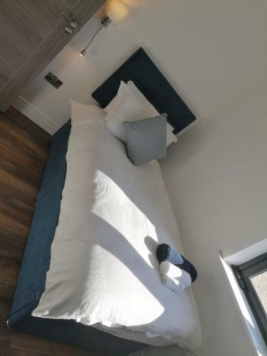 Lovely 3-bed Cabin In Meigh