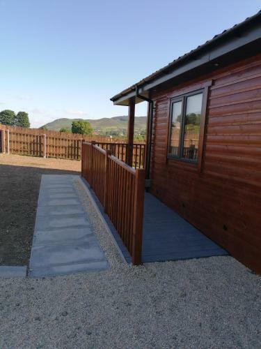 Lovely 3-bed Cabin In Meigh