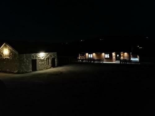Lovely 3-bed Cabin In Meigh