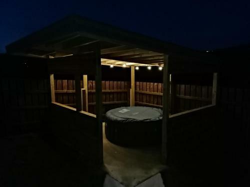 Lovely 3-bed Cabin In Meigh
