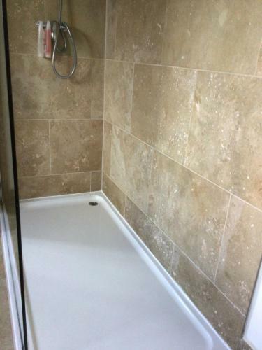 Beautiful Large 4-bed House Close To Celtic Manor
