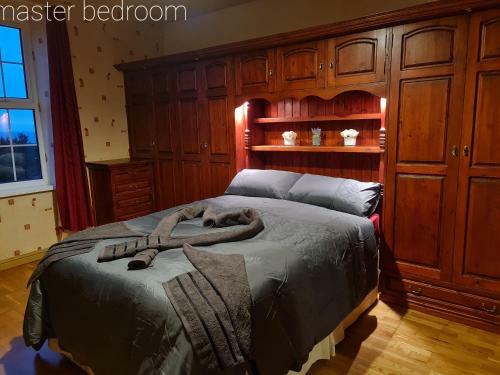 Stunning Sea View Immaculate 4-bed Family House