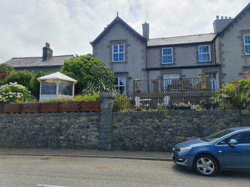 Stunning Sea View Immaculate 4-bed Family House