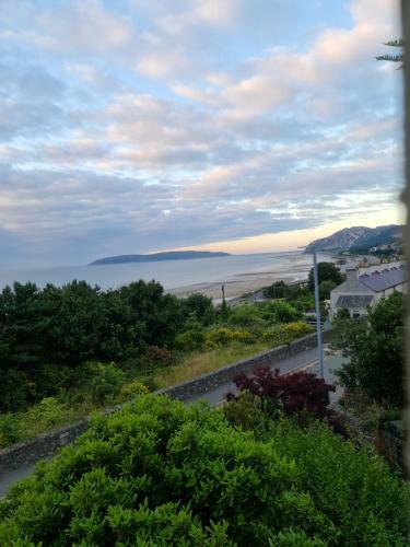 Stunning Sea View Immaculate 4-bed Family House