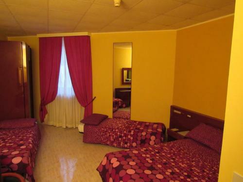Hostal B&B The Sun Swimming & Pool