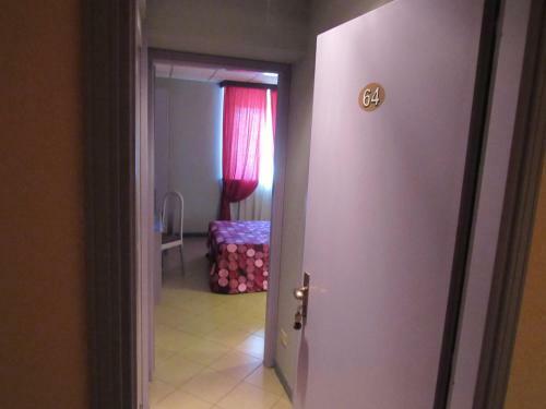 Hostal B&B The Sun Swimming & Pool