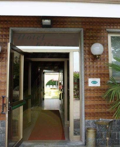 Hostal B&B The Sun Swimming & Pool