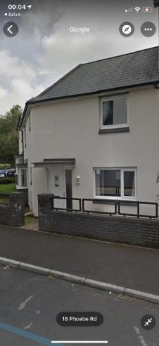 Impeccable 4-bed House Next Door To The Liberty