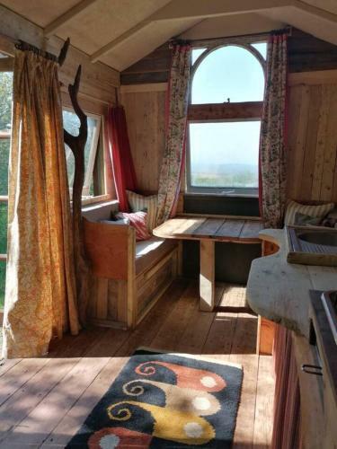Stargazer Shepherds Hut A Warm And Cosy Getaway