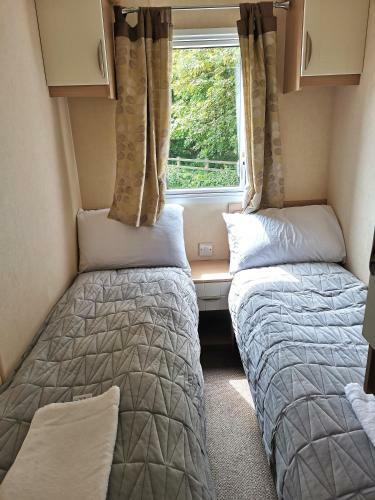 Static Caravan Hire Sand Le Mere Holiday Village