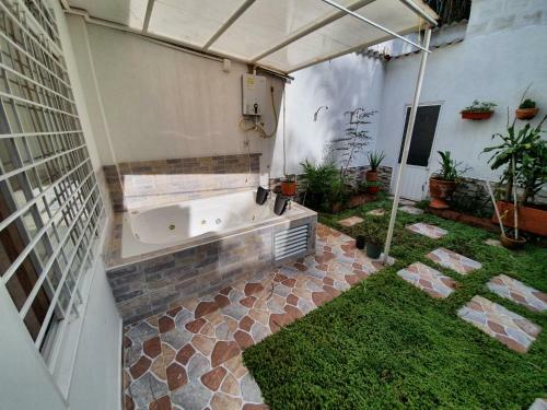 Casa Amplia Con Jacuzzi