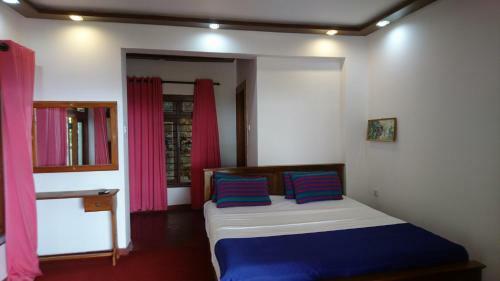 Hostal Deyons Resort