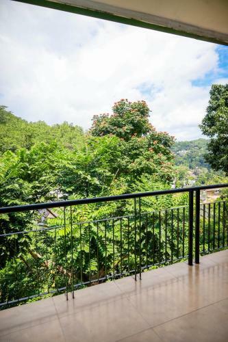 Hotel Mirabe Kandy By Funk Bunk