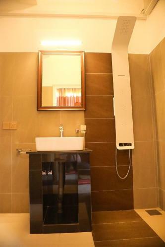 Hotel Crown & Crown Kandy