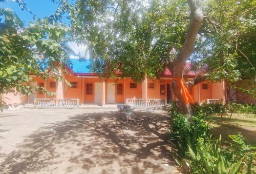 Hotel Warren's Beach Resort San Remigio