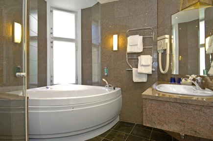 Crystal Plaza Hotel