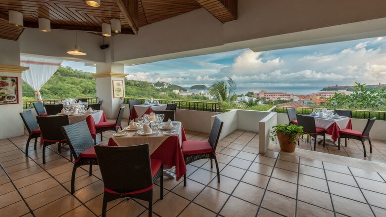 Hotel Crown Pacific Huatulco All Inclusive