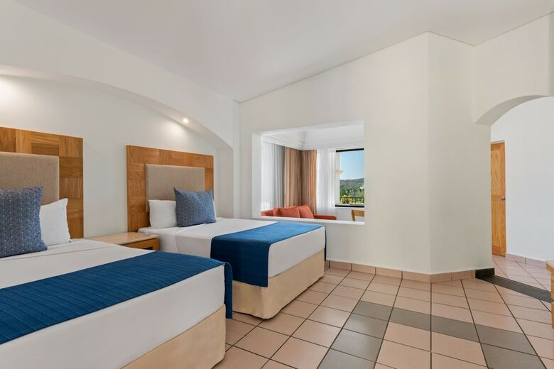 Hotel Crown Pacific Huatulco All Inclusive