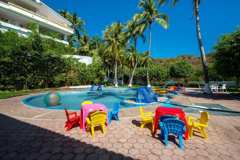 Hotel Crown Pacific Huatulco All Inclusive