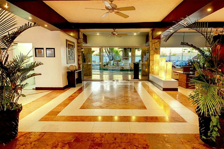 Hotel El Cid La Ceiba Beach
