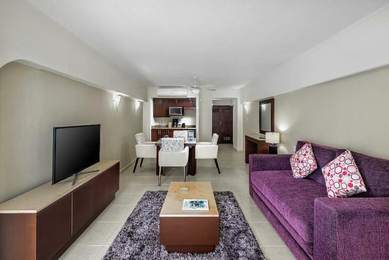 Hotel El Cid La Ceiba Beach